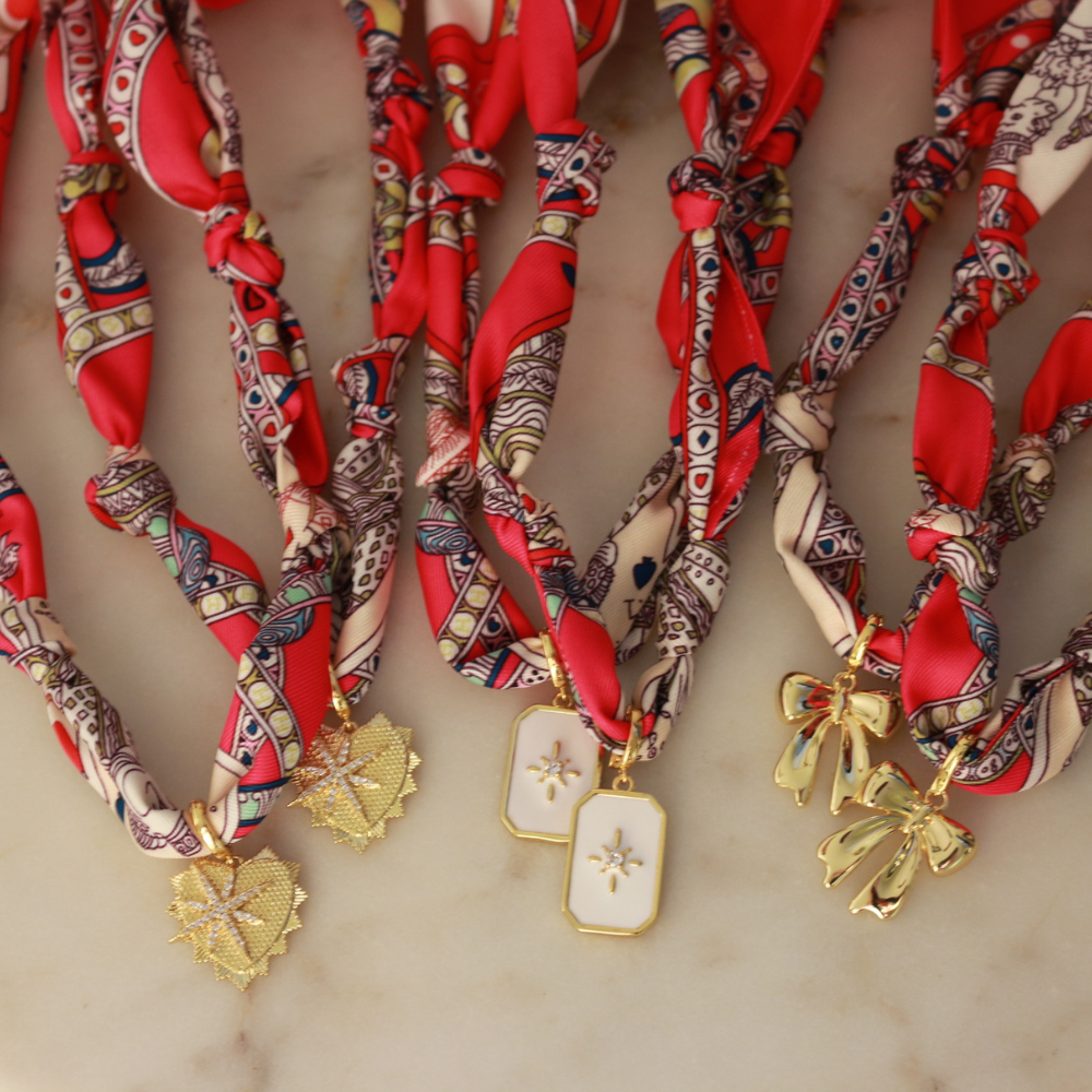 Rodeo Rose Scarf Necklace: White Radiance