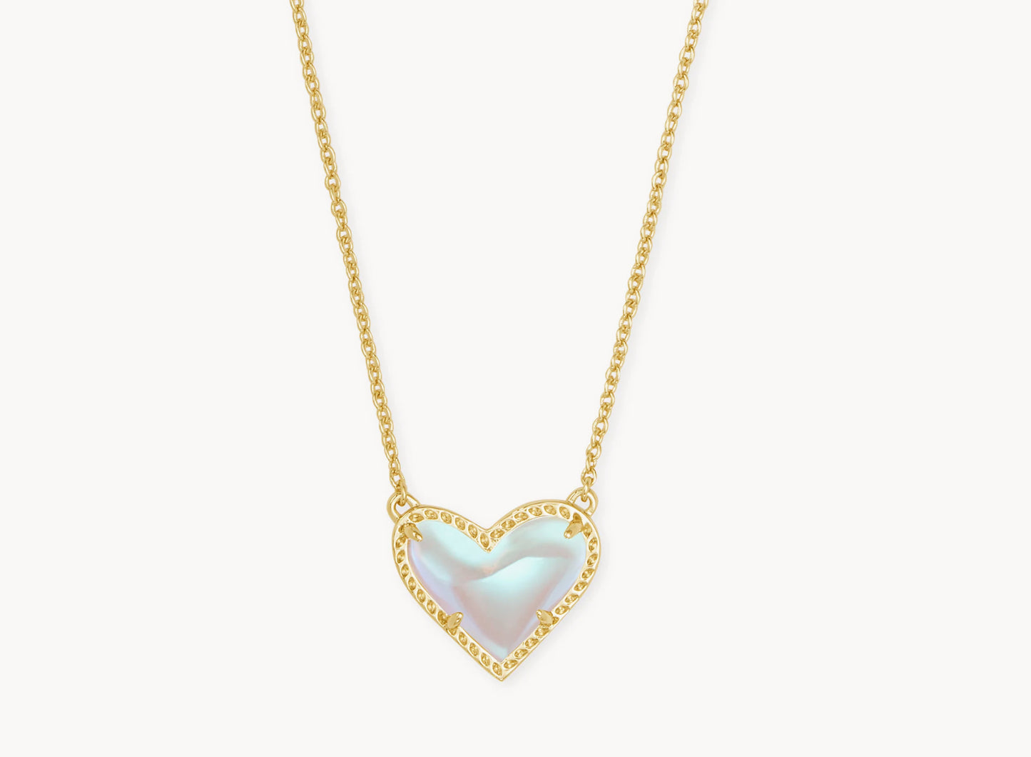 Ari Heart Short Pendant Necklace
